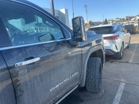 Used 2021 GMC Sierra 3500 Denali w/ Denali Ultimate Package image 18