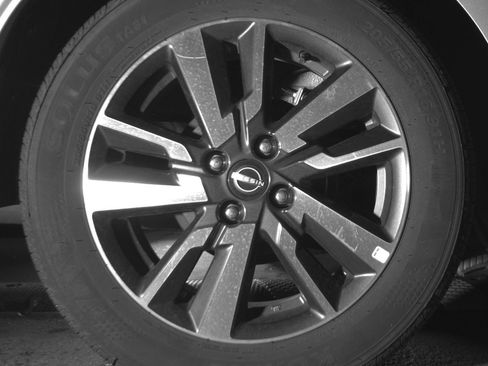Used 2025 Nissan Versa SV FWD image 15