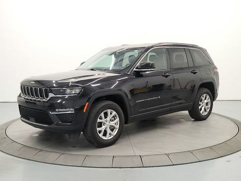 Used 2024 Jeep Grand Cherokee Limited image 3