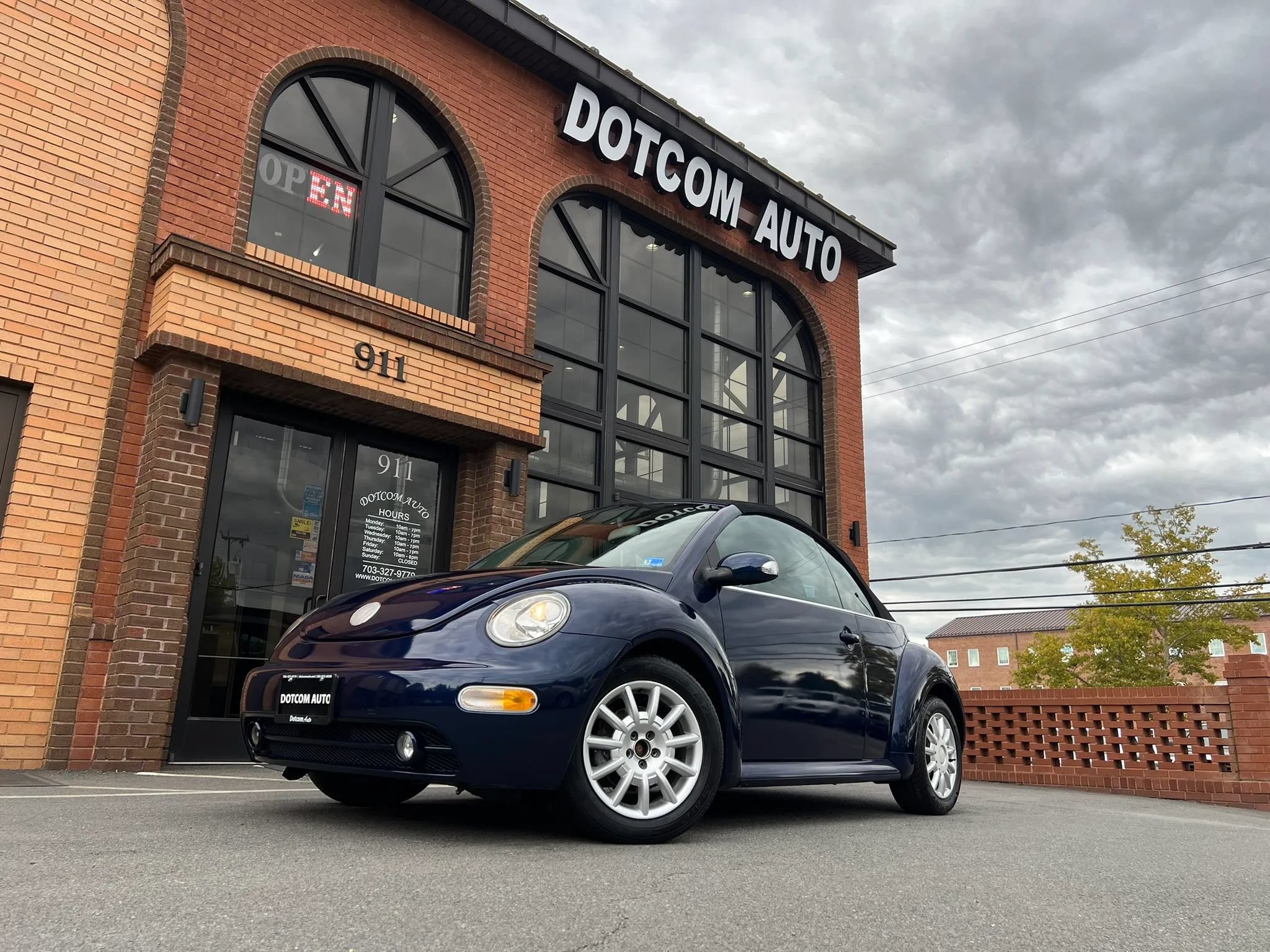Used 2005 Volkswagen Beetle Dark Flint Edition FWD image 3