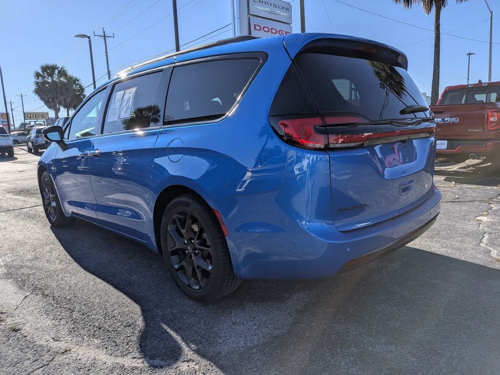 Used 2026 Chrysler Pacifica Select w/ S Appearance Package FWD image 4