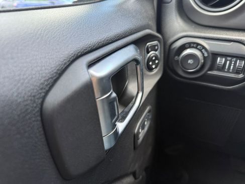 Used 2020 Jeep Wrangler Unlimited Sport AWD/4WD image 28