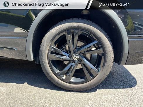 Used 2024 Volkswagen Tiguan SE R-Line w/ MDO Package, Two-Row AWD/4WD image 7
