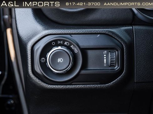 Used 2023 Jeep Wrangler Unlimited Sahara w/ LED Lighting Group AWD/4WD image 46