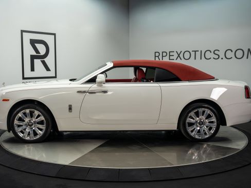 Used 2017 Rolls-Royce Dawn RWD image 3