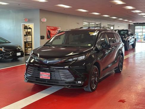 Certified 2024 Toyota Sienna XLE Woodland Edition AWD/4WD image 7