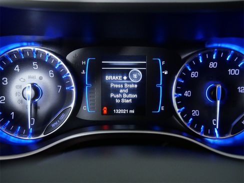 Used 2017 Chrysler Pacifica Touring-L w/ Tire & Wheel Group image 19