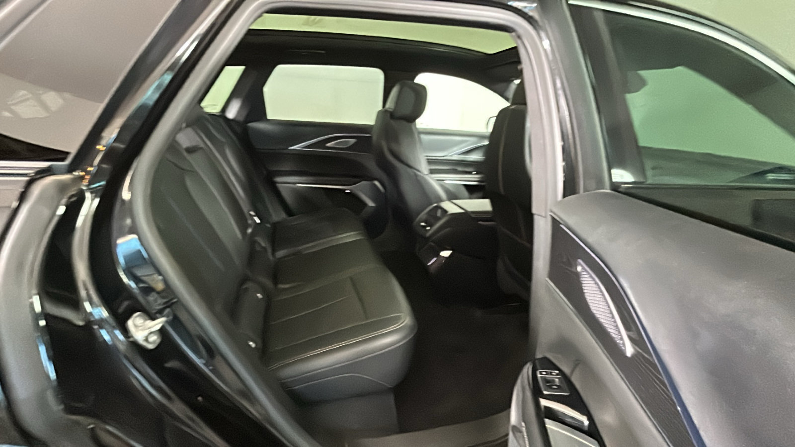 Used 2024 Cadillac Lyriq Luxury RWD image 33