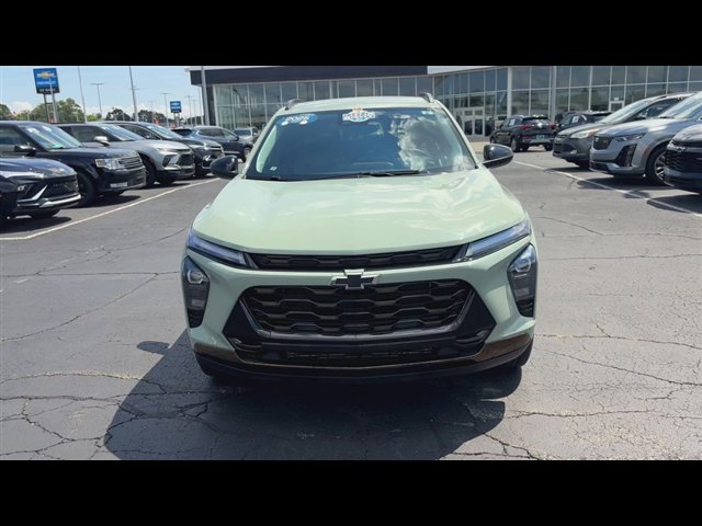 Used 2025 Chevrolet Trax ACTIV w/ Driver Confidence Package FWD image 3