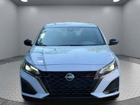 Used 2023 Nissan Altima 2.5 SR AWD/4WD image 2