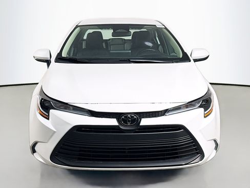 Used 2025 Toyota Corolla LE w/ Convenience Package FWD image 2