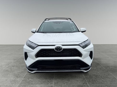 New 2025 Toyota RAV4 SE image 8