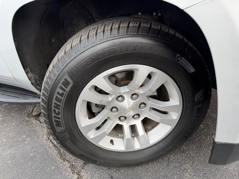 Used 2019 Chevrolet Suburban LT image 56