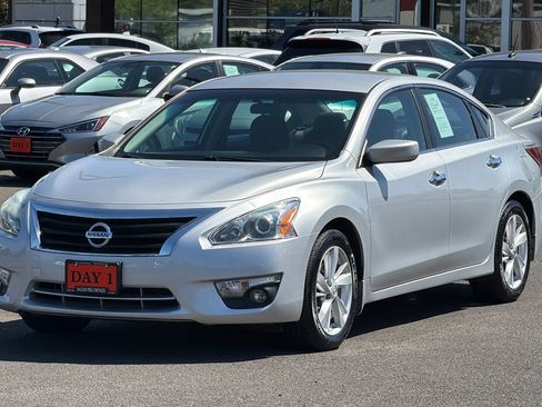 Used 2015 Nissan Altima 2.5 SV FWD image 10