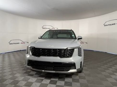 Certified 2025 Kia Sorento EX w/ Panoramic Sunroof Package FWD image 3