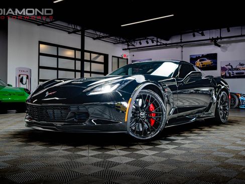 Used 2015 Chevrolet Corvette Z06 w/ 3LZ Preferred Equipment Group RWD image 1