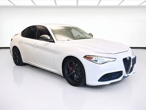 Used 2017 Alfa Romeo Giulia Ti w/ TI 19" Sport Package image 3