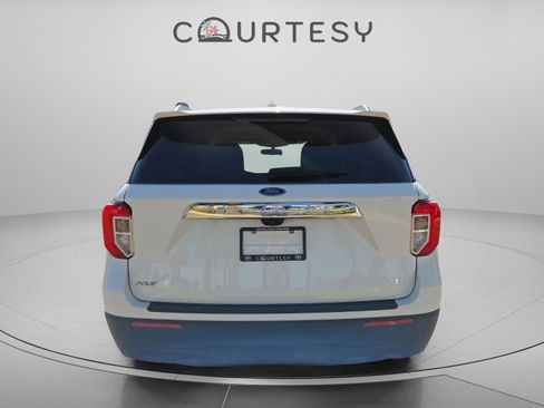 Used 2021 Ford Explorer XLT w/ Class III Trailer Tow Package image 4