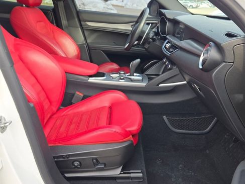 Used 2022 Alfa Romeo Stelvio Veloce image 6
