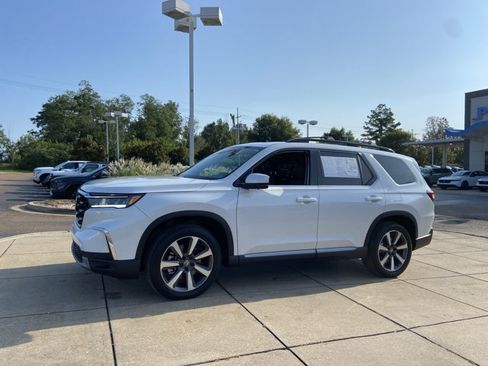 Used 2025 Honda Pilot Elite image 6