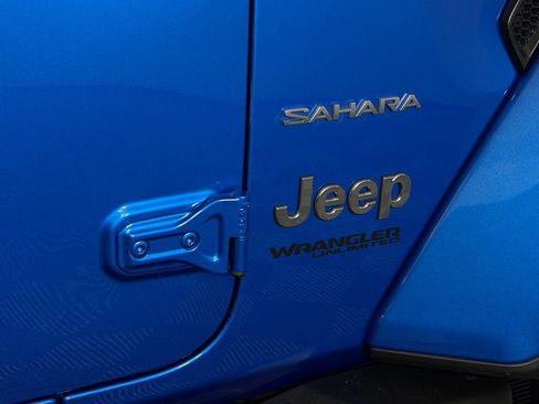 Used 2022 Jeep Wrangler Unlimited Sahara AWD/4WD image 12