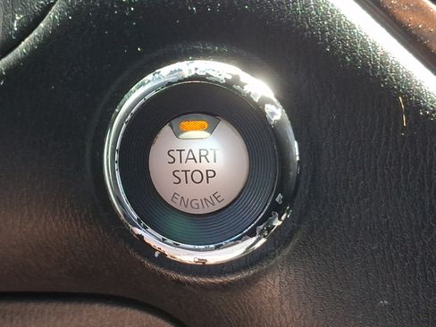 Used 2014 Nissan Pathfinder SL AWD/4WD image 22