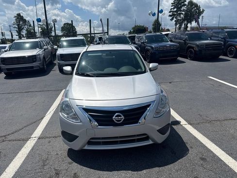Used 2019 Nissan Versa S Plus FWD image 2