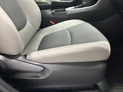 Used 2025 Toyota RAV4 XLE AWD/4WD image 58
