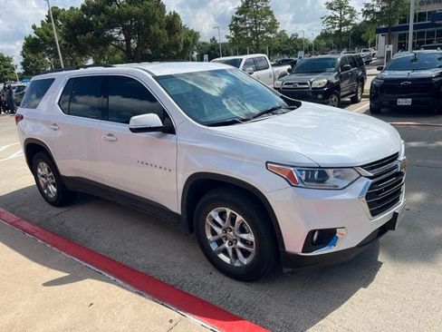 Used 2020 Chevrolet Traverse LT w/ LPO, Floor Liner Package FWD image 6