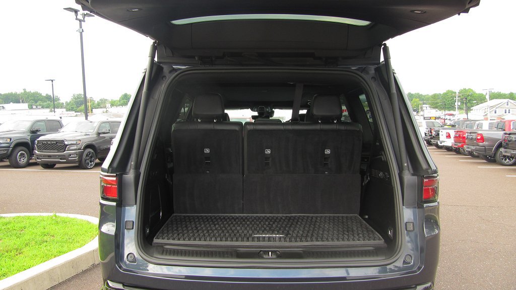 Used 2025 Jeep Wagoneer Series II w/ Convenience Group I AWD/4WD image 20