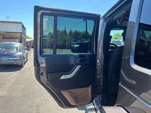 Used 2014 Jeep Wrangler Unlimited Sahara w/ Connectivity Group AWD/4WD image 27