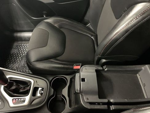 Used 2018 Jeep Cherokee Trailhawk w/ Cold Weather Group AWD/4WD image 48