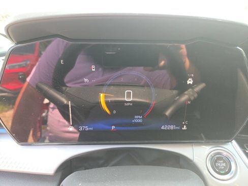 Used 2025 Chevrolet Trax LT w/ LT Convenience Package FWD image 2