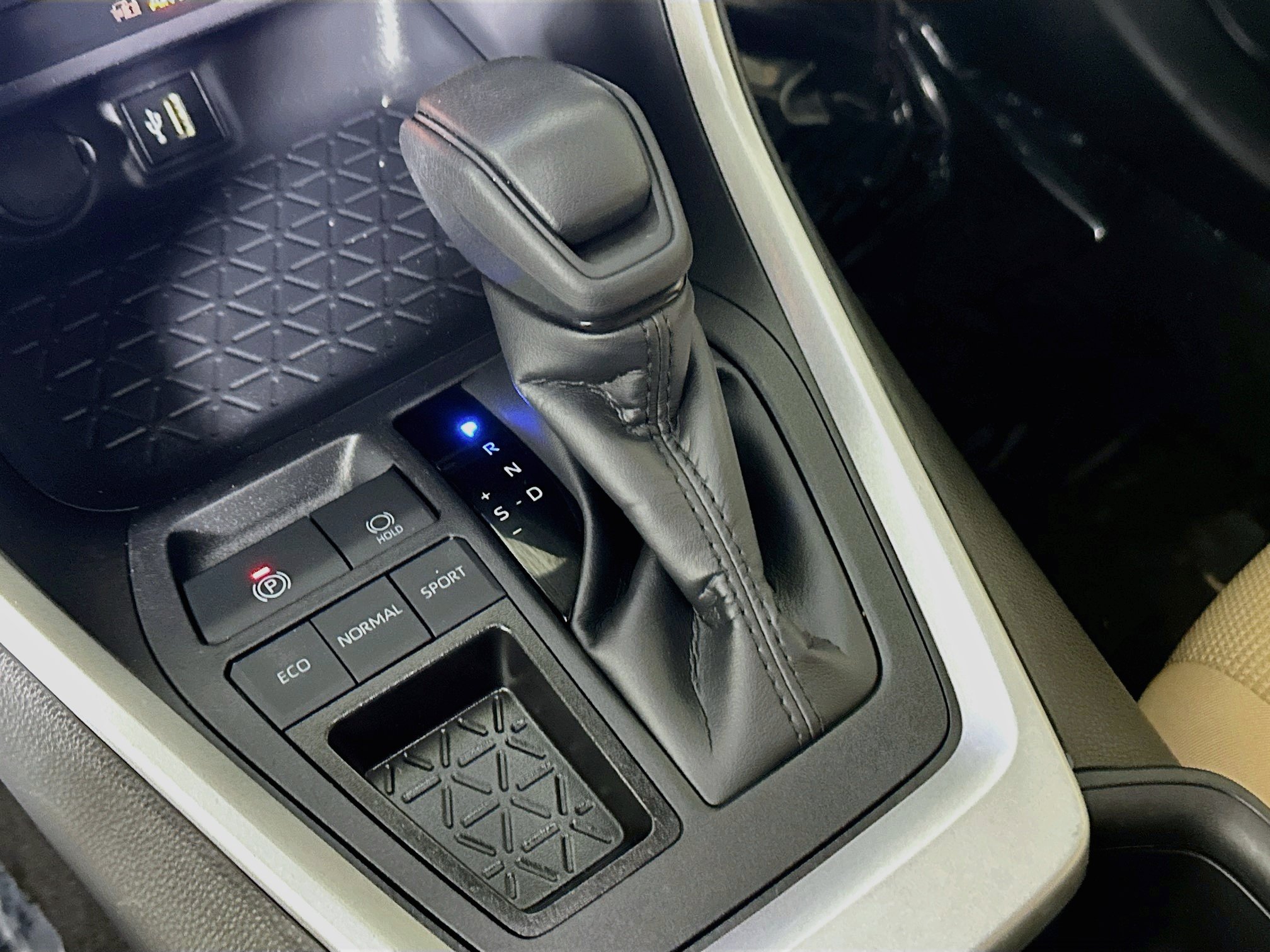 Certified 2025 Toyota RAV4 LE FWD image 20