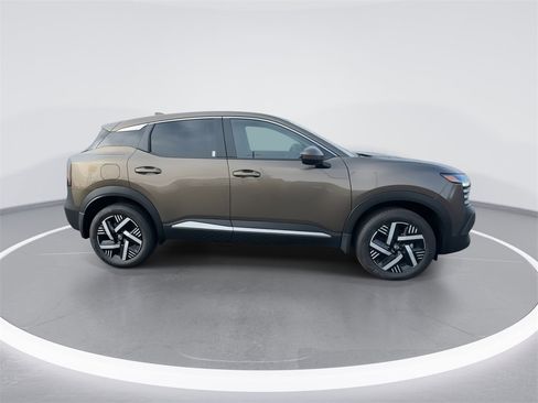 Used 2025 Nissan Kicks SV image 9