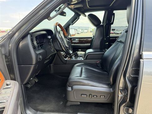 Used 2017 Lincoln Navigator L Select AWD/4WD image 11