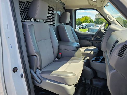 Used 2018 Nissan NV 2500 SV RWD image 5