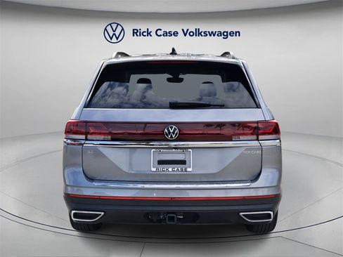 Certified 2025 Volkswagen Atlas SE w/ Panoramic Sunroof Package image 5