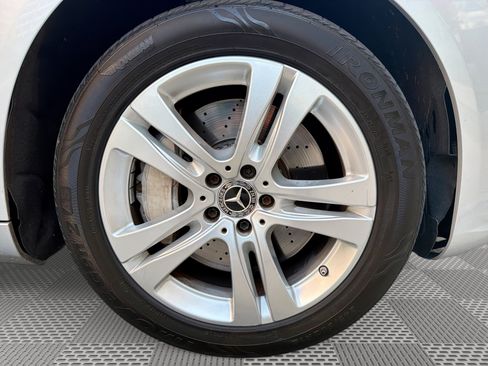 Used 2017 Mercedes-Benz S 550 4MATIC Sedan image 31