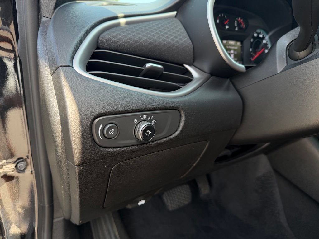 Used 2025 Chevrolet Malibu LT FWD image 13