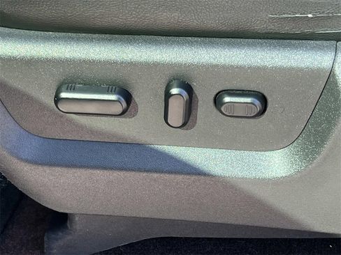 Used 2013 Ford F250 Lariat w/ Chrome Pkg image 11