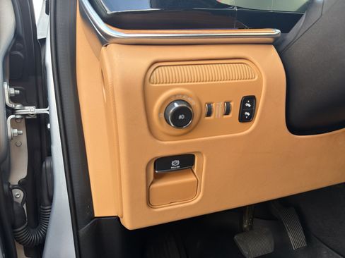 Used 2023 Jeep Grand Wagoneer Series III AWD/4WD image 12