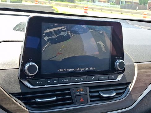 Used 2025 Nissan Altima 2.5 SV FWD image 19