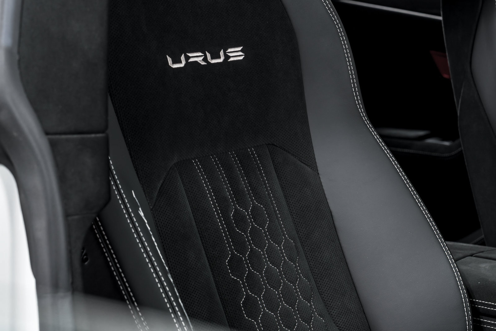 Used 2024 Lamborghini Urus Performante AWD/4WD image 43