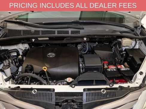 Used 2017 Toyota Sienna XLE FWD image 19