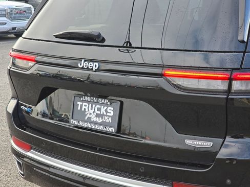 Used 2022 Jeep Grand Cherokee Summit w/ Advanced Protech Group IV image 15