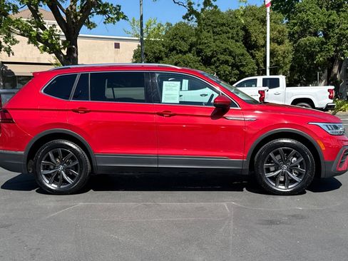 Used 2023 Volkswagen Tiguan SE image 2