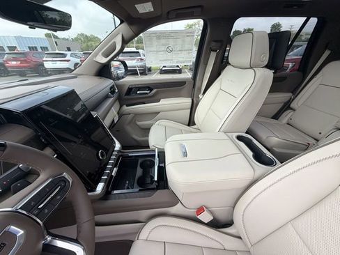 New 2026 GMC Yukon Denali w/ Denali Reserve Package AWD/4WD image 19