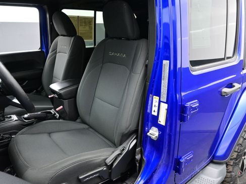 Used 2018 Jeep Wrangler Unlimited Sahara w/ Dual Top Group image 10