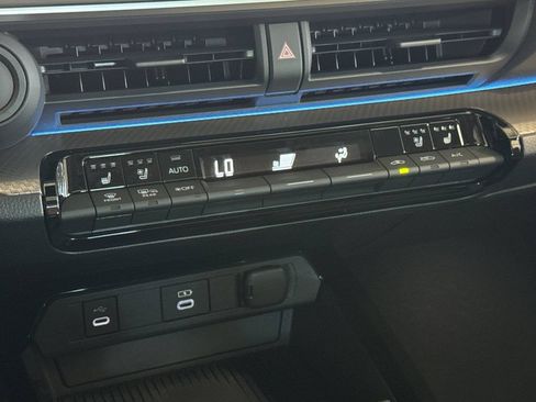 New 2026 Toyota Prius Limited FWD image 25